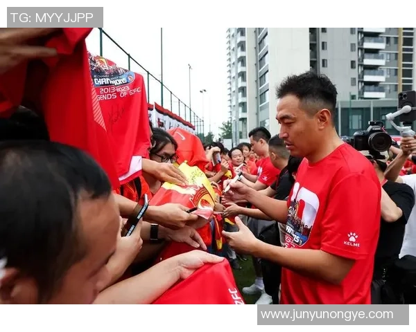 广州足球队近期状态分析与表现评估大满贯点评