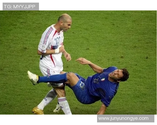 欧洲街头的足球明星们与时尚的亲密接触与精彩瞬间 欧洲街头的足球明星们与时尚的亲密接触与精彩瞬间