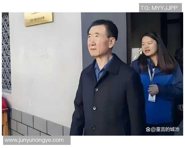 王健林与足球明星畅谈体育产业发展与未来合作机遇