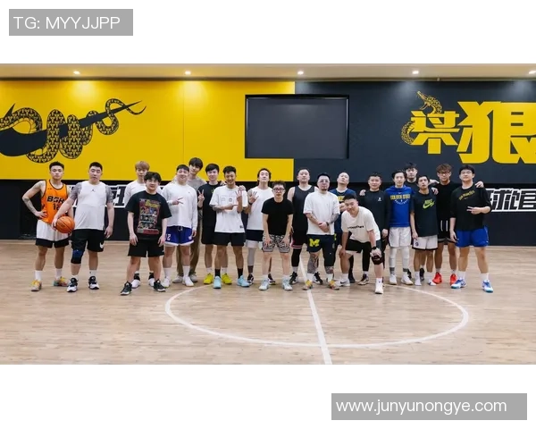 重庆篮球队整体压制战术解析与深度剖析篮球竞技中的策略与执行 重庆篮球队整体压制战术解析与深度剖析篮球竞技中的策略与执行