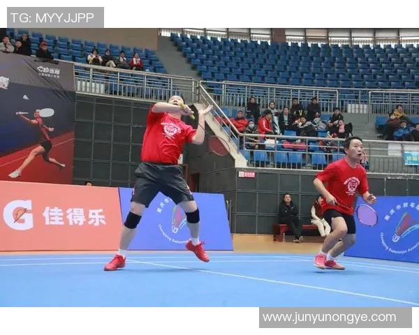 重庆羽毛球队技术解析:从基础训练到战术运用的全面探讨 重庆羽毛球队技术解析:从基础训练到战术运用的全面探讨