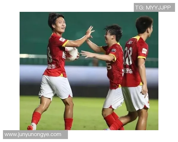 广州足球队在世界锦标赛积分榜上以74分稳居第一名展现强劲实力